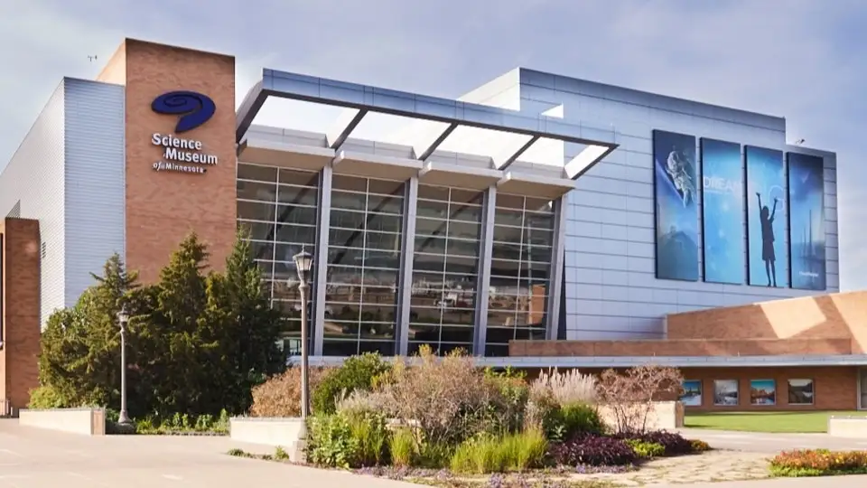 Smithsonian, Museums, and the President